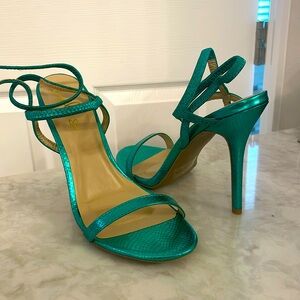 BRAND NEW Gorgeous Green heels